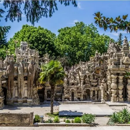 Meuble Avec Jardin Et Parking Securise *