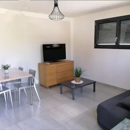 Meuble Avec Jardin Et Parking Securise Apartman
