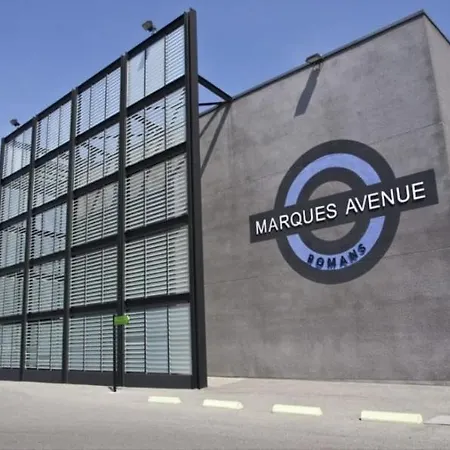 Meuble Avec Jardin Et Parking Securise * Mours-Saint-Eusebe