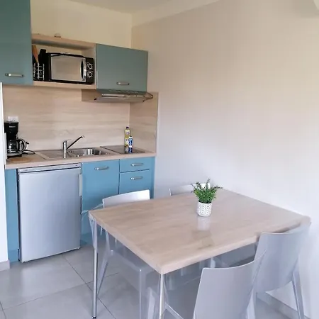 Apartman Meuble Avec Jardin Et Parking Securise