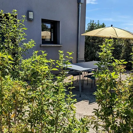 Meuble Avec Jardin Et Parking Securise Mours-Saint-Eusebe