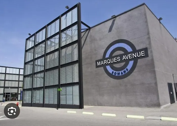 Meuble Avec Jardin Et Parking Securise * Mours-Saint-Eusebe